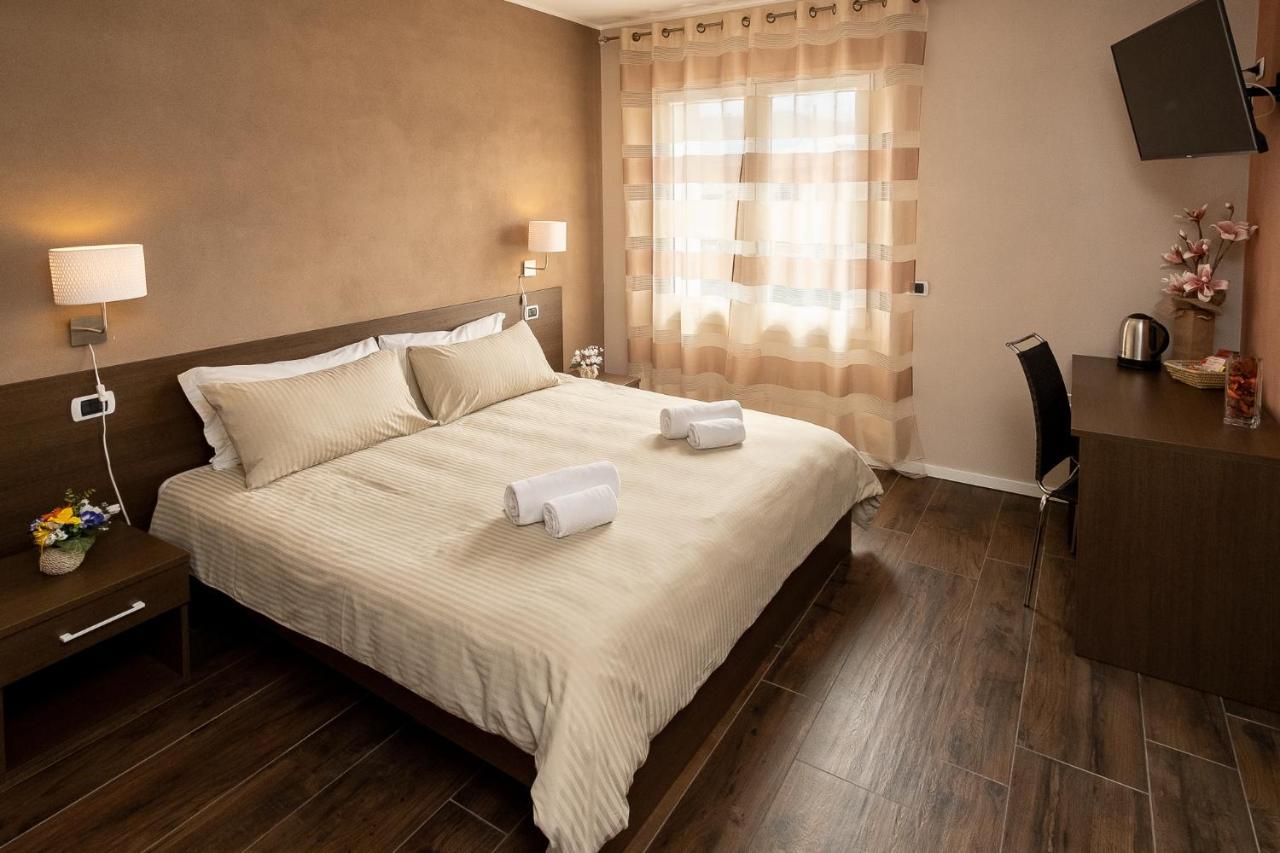 The White Building - Rooms Costermano Exteriér fotografie